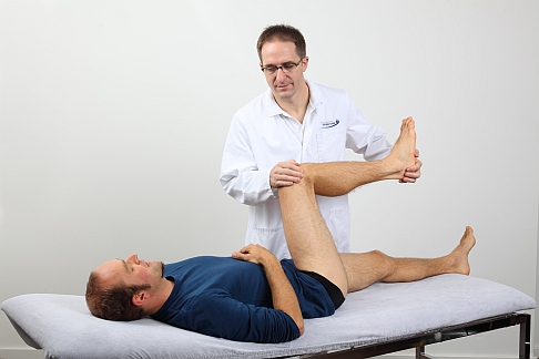Hip resurfacing (McMinn prosthesis) is a bone preserving procedure. Hip resurfacing has the potential to give a high degree of pain-free mobility, particularly to younger patients with severe hip arthritis, who are otherwise in good health. © Smith&Nephew Hip resurfacing (McMinn prosthesis) is a bone preserving procedure