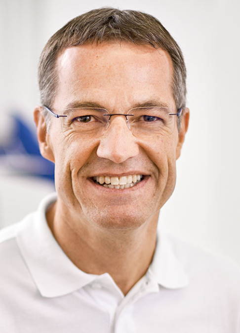 "I greatly enjoy working with a variety of age groups. In paediatric orthopaedics in particular, conditions can sometimes be treated with simple measures within weeks in order to avoid future surgery." Dr. Dirk Hömig, MD, Orthopaedist and Trauma Surgeon